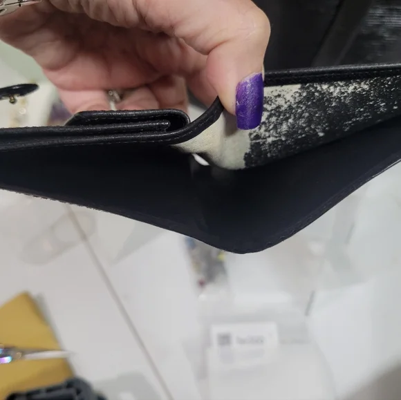 Louis Vuitton Compact Wallet Black Epi Leather Gold-Tone Hardware Leather Lining - Picture 4 of 7